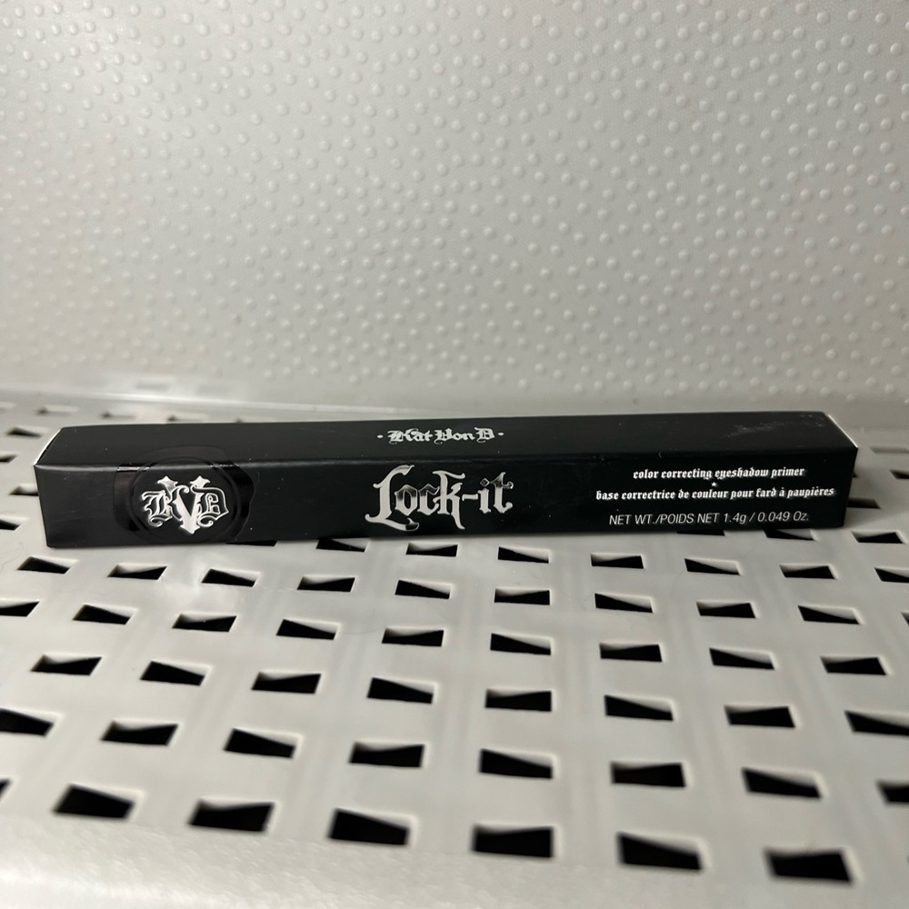 Kat Von D Discontinued Lock It Color Correcting Medium Eye Primer New in Box